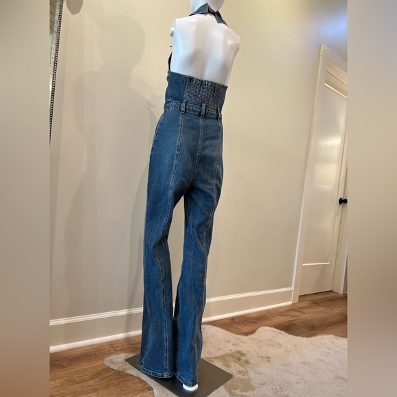 •Alice + Olivia •Noemi Halter Neck Denim Jumpsuit •Worn once •Size: 28 - Picture 7 of 15